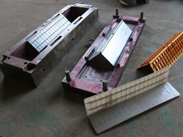 5噸大(da)型模(mo)具