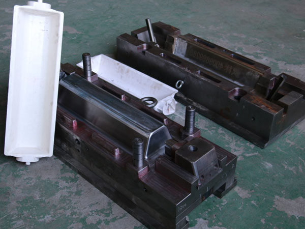 3噸大(da)型注塑模具(ju)