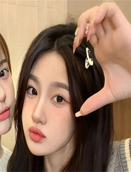 划时代的《外宿的霍莉》适合什么人观看？目标观众群体分析